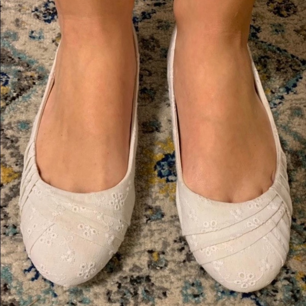 American Eagle white eyelet ballet flats